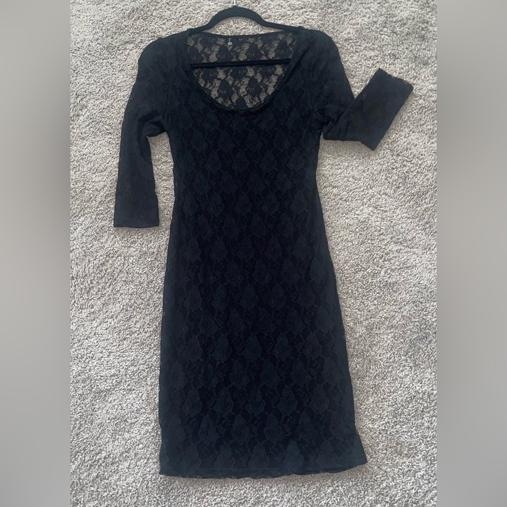 Guess- Body-con Black Lace Dress with slip. 3/4 sleeves circle neckline!